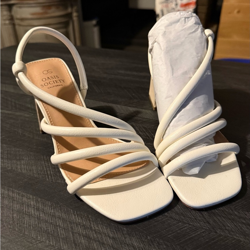 NEW! Oasis Society Women's White Strappy Sandals